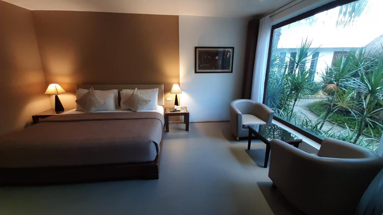 Urban Sands Hotel Iloilo Exterior photo
